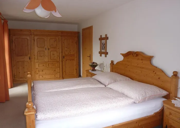 Tratlhof * אכנקירש